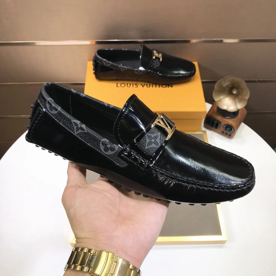 Men's men's shoes 💰420💰 [LV Doudou Shoes] (sheepskin lining) new model is on the market, available on the official website. The new Doudou shoes are processed into single-color materials, and the uppers are made of imported cowhide material. The body of the shoe is fully hemmed with mark thread, and is lined with imported original cowhide leather. The elegant shoe shape is super suitable for all-matching, and the size is 38-44.